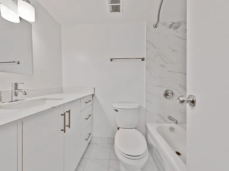 65 Thorncliffe Park Dr #2108 — Photo 17