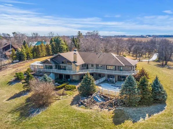 7674 W Pines Rd, Polo, IL 61064