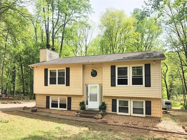 220 Barlow Cir, Winston Salem, NC 27105