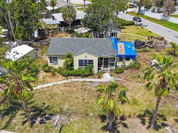 8474 Tobay Rd N, Saint Petersburg, FL 33702