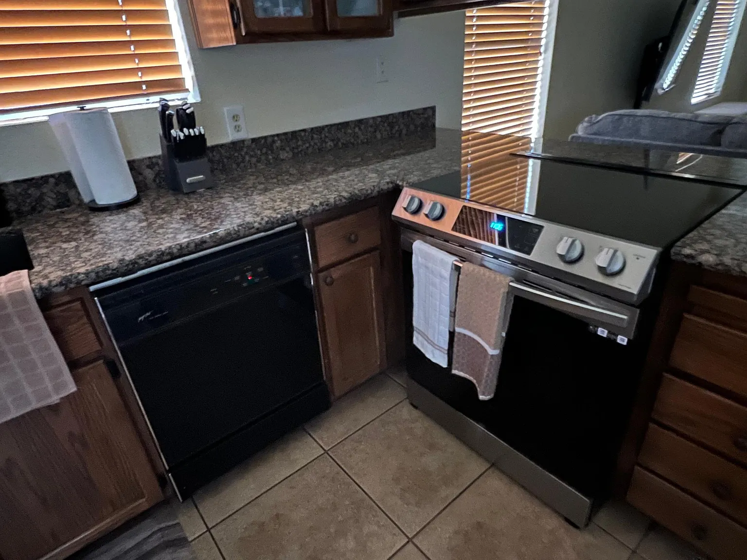 3 bed, 2.5 bath, 1184 sqft, $1,700 — Photo 4