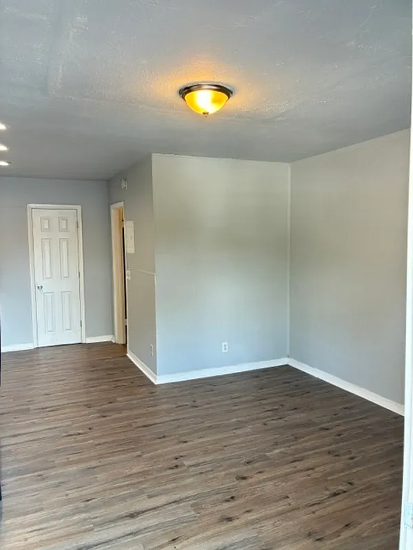 1 bed, 1.0 bath, 420 sqft, $750 — Photo 2