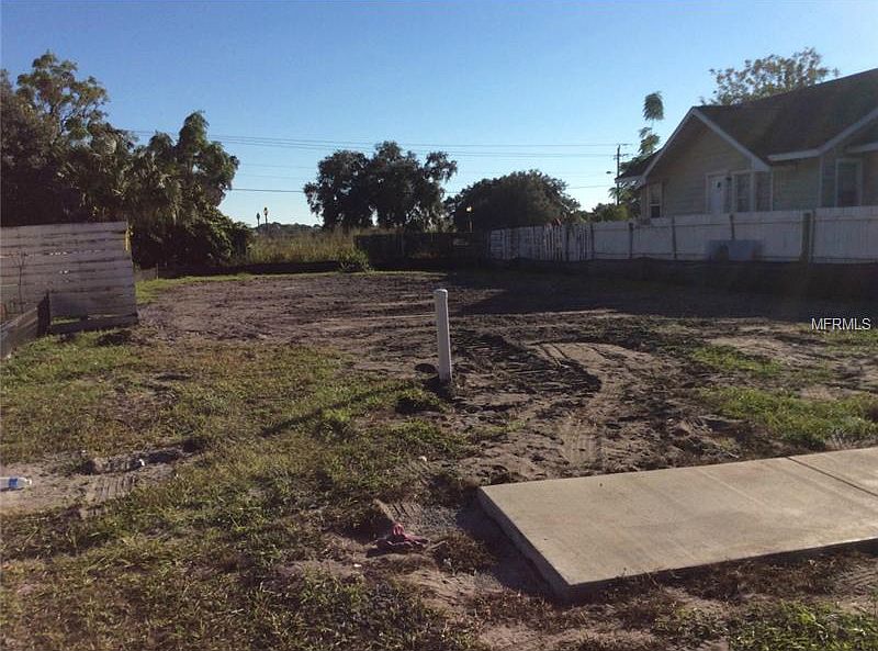 2nd image of 2076 28th St