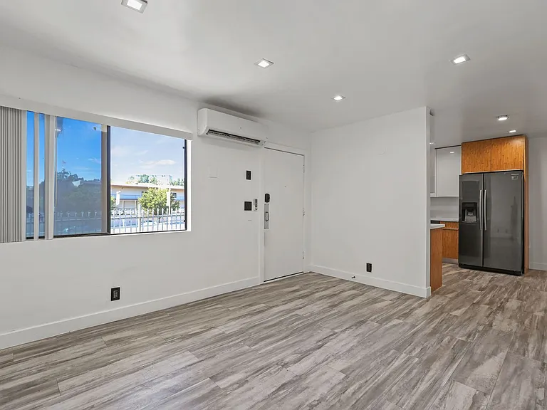 830 Bartlett St — Photo 39