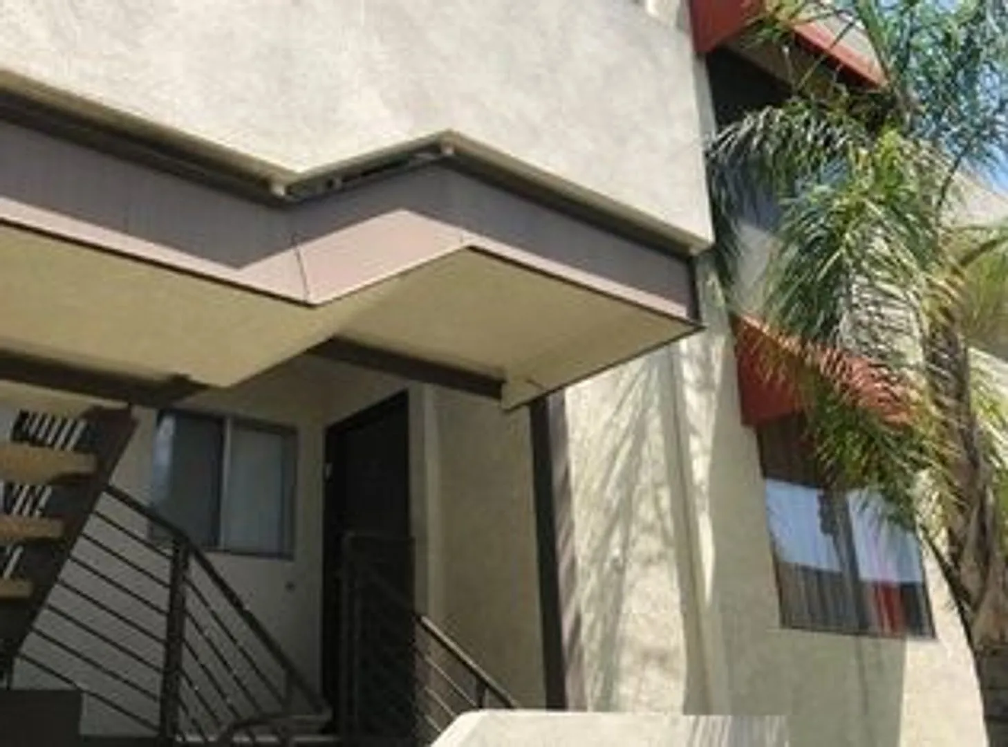 This is a great opportunity to rent a 2 bedroom at a competitive price in Tarzana. — Photo 1