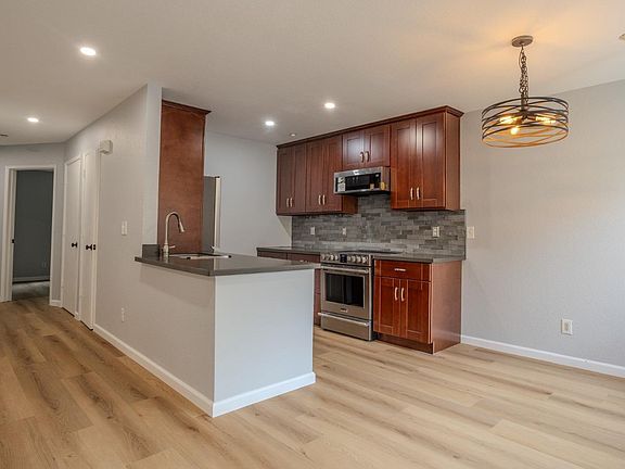 4th image of 2001 Eastwood Drive #6