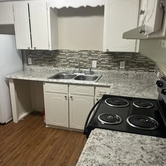 206 E Sycamore Ln — Photo 6