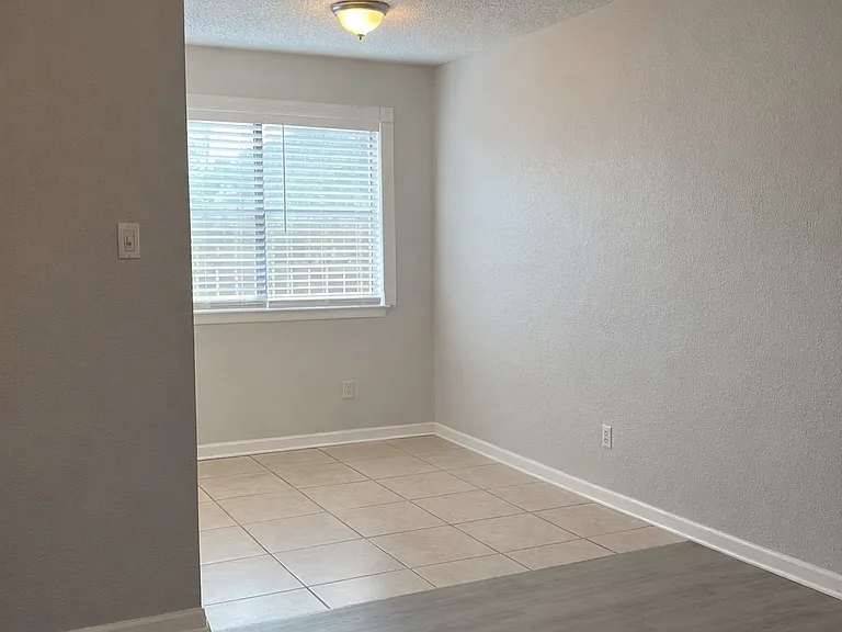 327 Sunrise Ave #4 — Photo 6