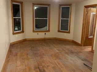 24 Holyoke St #4A, Easthampton, MA 01027