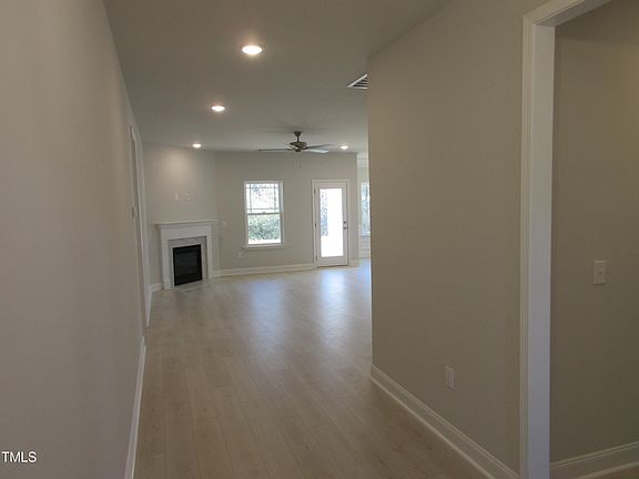 4th image of 211 S Cousins Ct