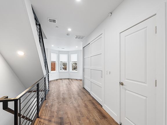4th image of 5120 Marion St #2
