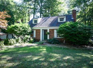 722 Pearse Rd, Niskayuna, NY 12309