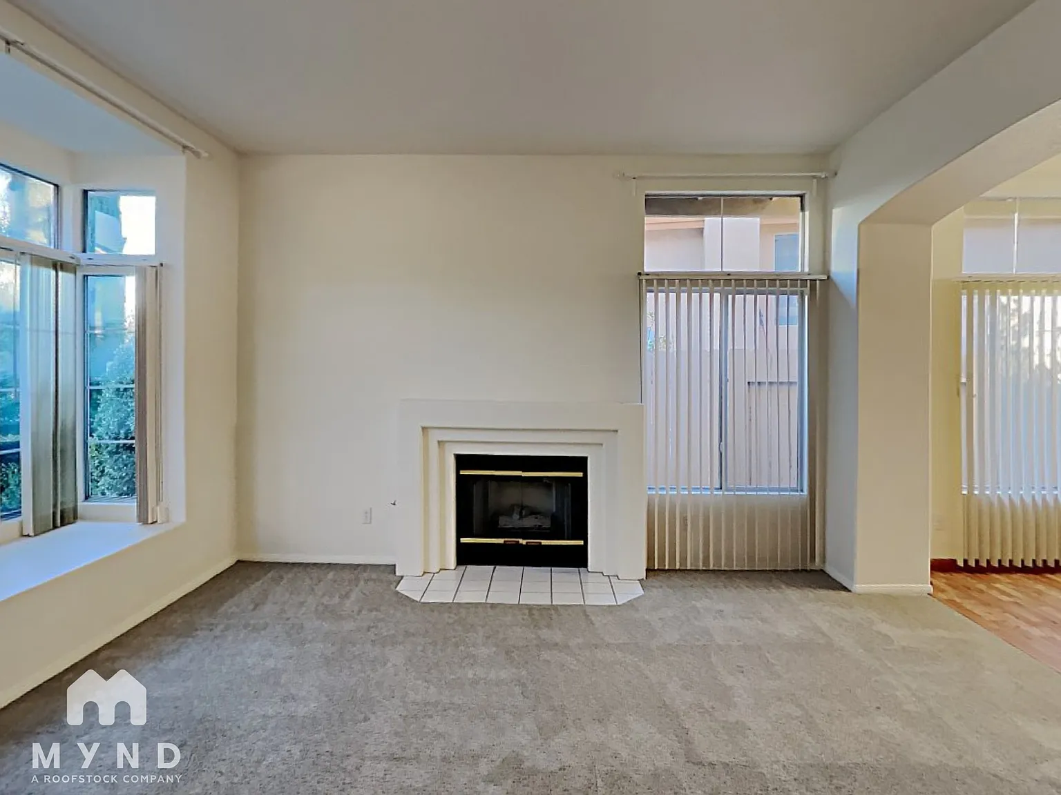 3 bed, 2.0 bath, 1794 sqft, $4,035 — Photo 4