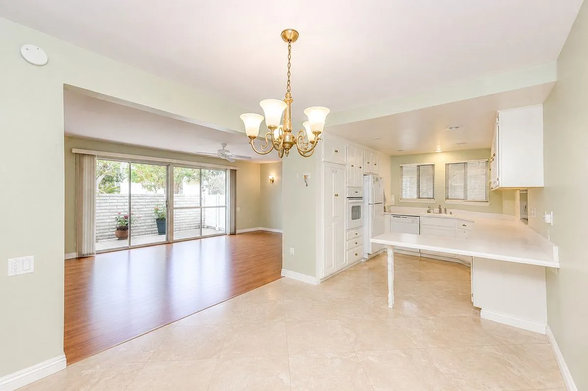 2 bed, 2.0 bath, 1009 sqft, $2,600 — Photo 1