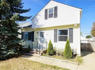5902 Morningside Dr, Parma, OH 44129