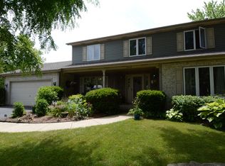 2440 Coach And Surrey Ln, Aurora, IL 60506