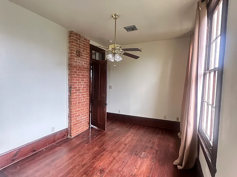 1318 Camp St — Photo 12