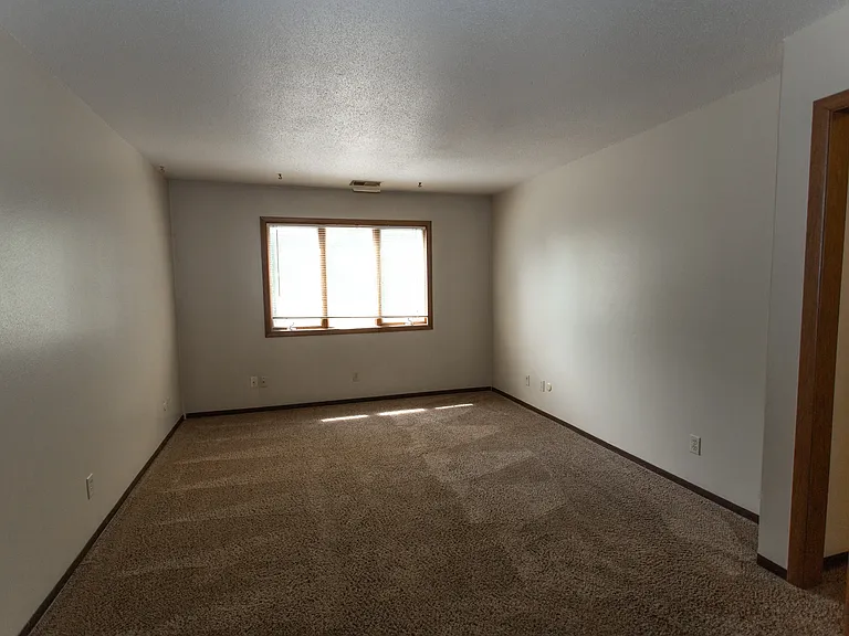 754 S Phillips Ave — Photo 7