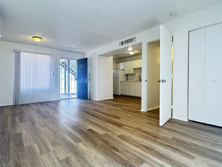 North Central (Stone and Prince), 2 story apartment complex with a/c! — Photo 24