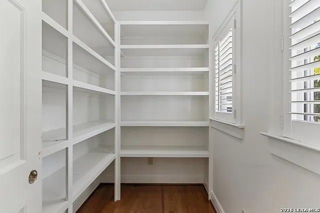 120 Lamont Ave — Photo 43