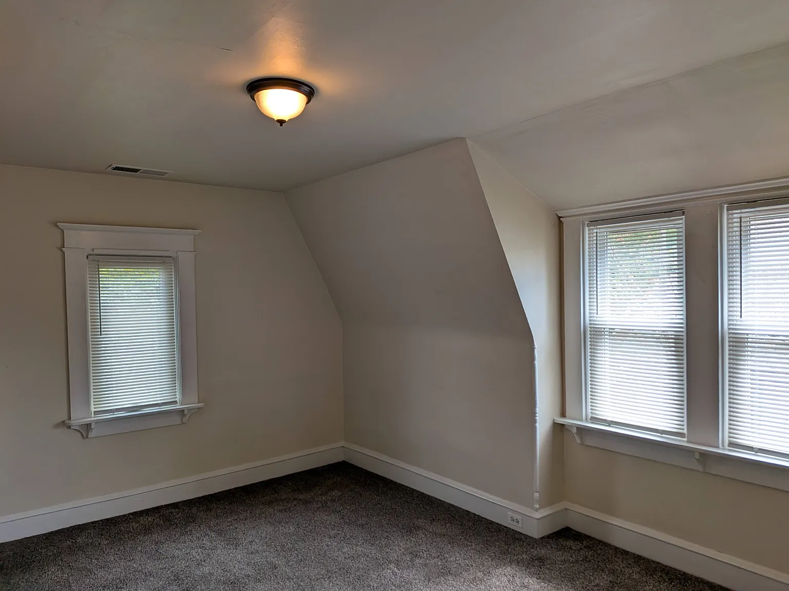 2 bed, 950 sqft, $2,025 — Photo 4