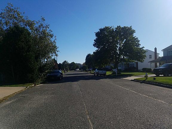 4th image of 56 Meadow Ct