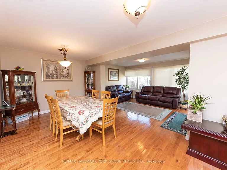 22 Cashel Ct — Photo 5