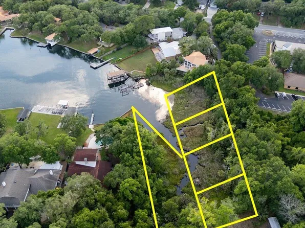 2 Petit Ct, Shalimar, FL 32579