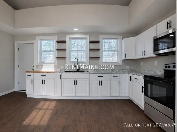 6 Cram St, Bradley, ME 04411