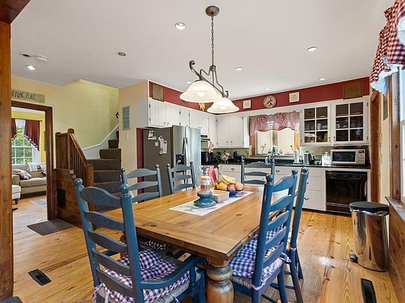 3rd image of 3 Spring Ln