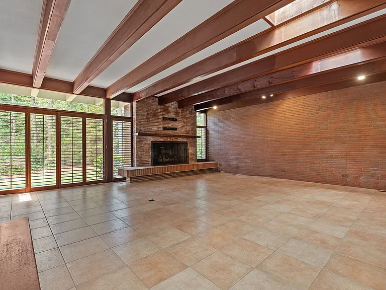225 Arbutus Rd — Photo 11