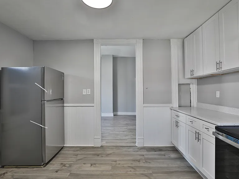 528 W High St — Photo 9
