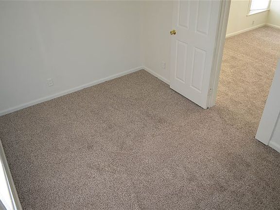 5th image of 215 N Lincoln St