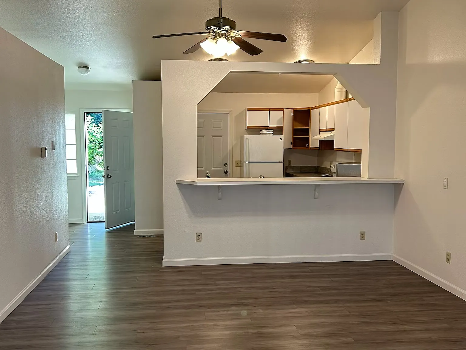 2 bed, 1200 sqft, $2,000 — Photo 2