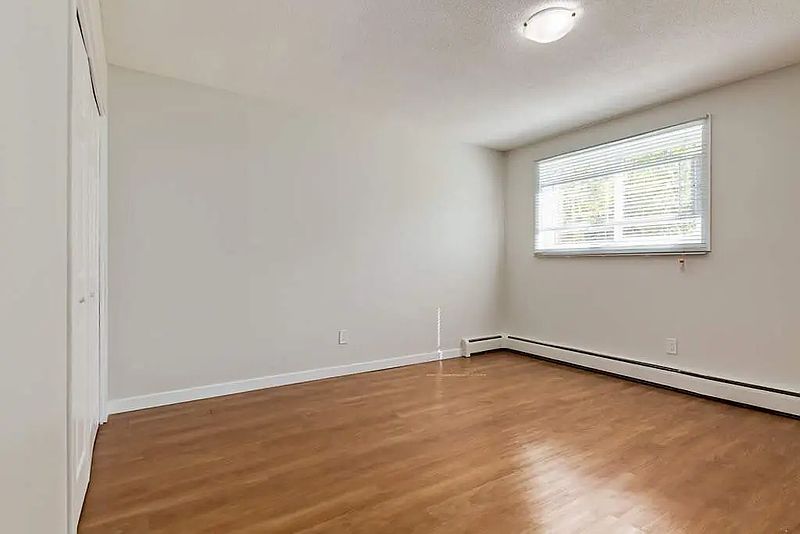 Edmonton Apartment for rent - 2 Bedrooms — photo 13