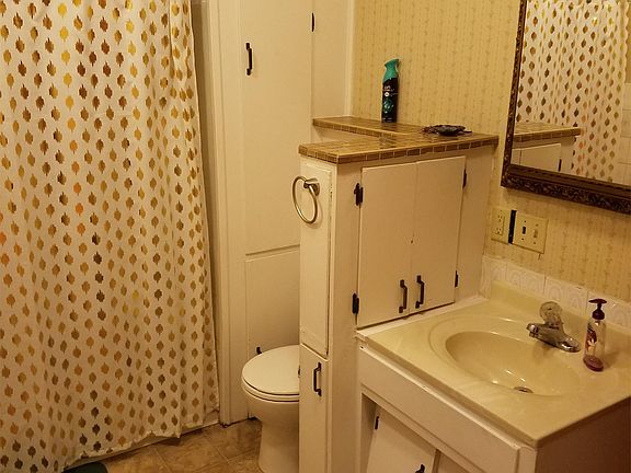 621 Seerley - Bathroom