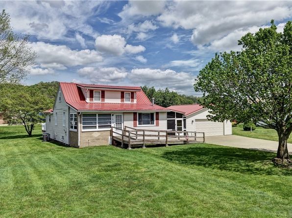 1613 Roanoke Ave, Uhrichsville, OH 44683