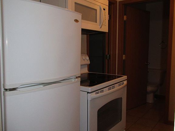 4th image of 918 Gould St APT 08