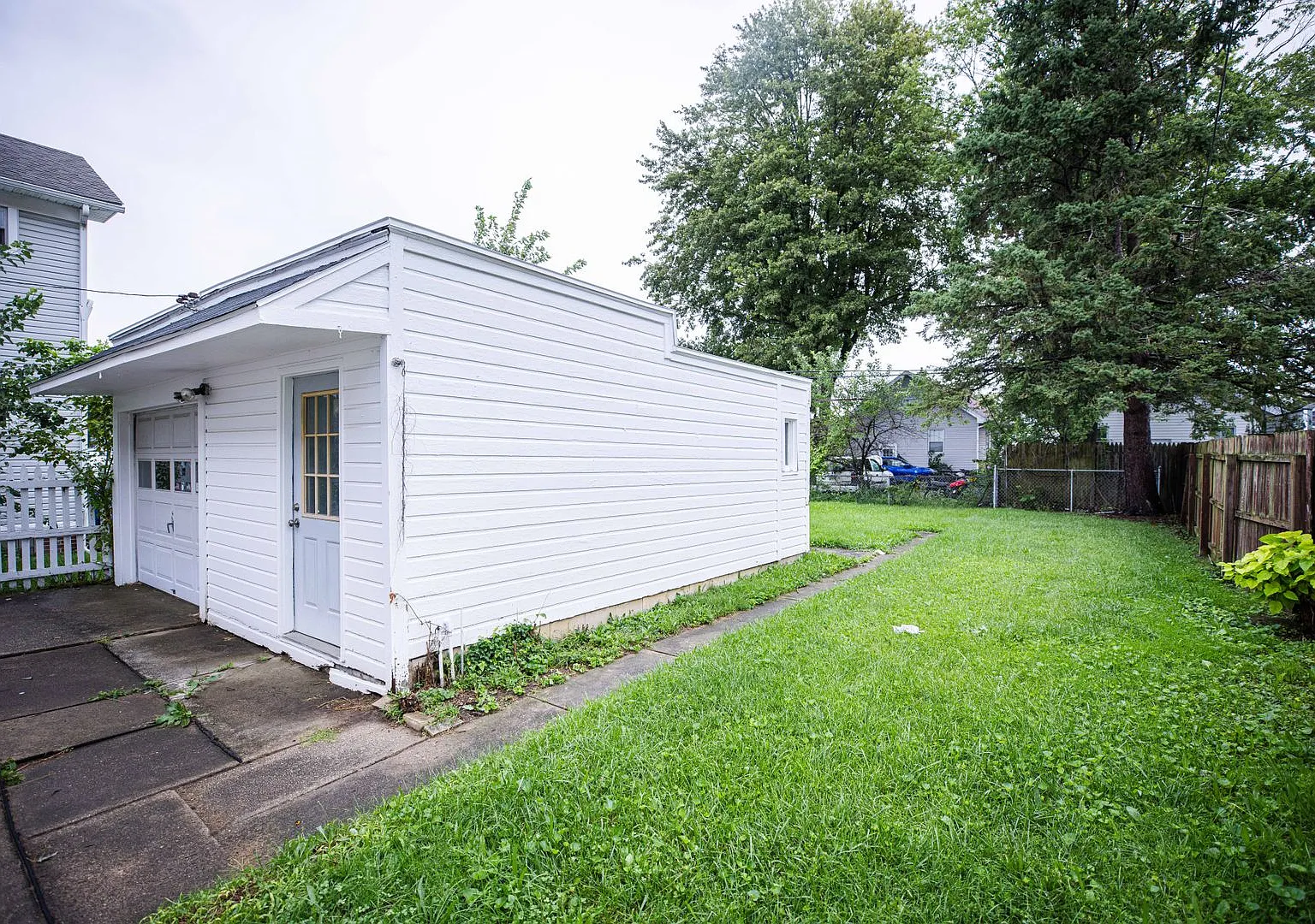 Beautiful 3 bedroom 1 1/2 bathroom for rent West Toledo! — Photo 4