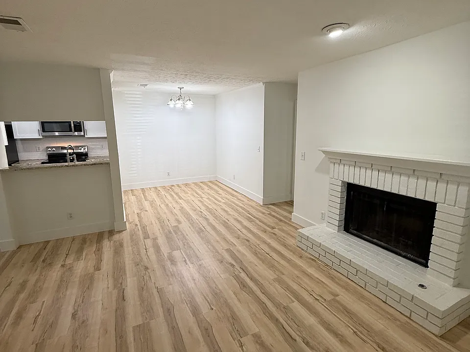 206 Warm Springs Cir