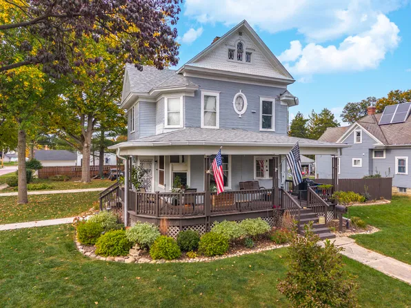 424 McClellan St, Chenoa, IL 61726