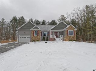 330 Jeanette Dr, Schenectady, NY 12306