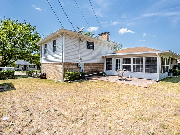4th image of 950 Sycamore Ln