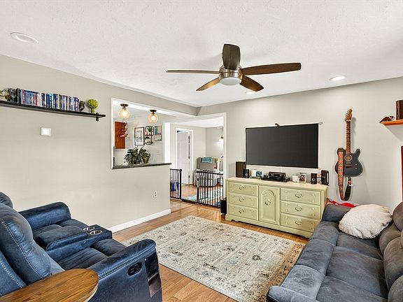 2nd image of 166 High St