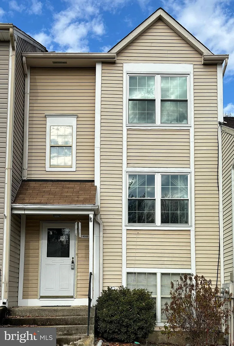 4318 Drake Ct photo 1
