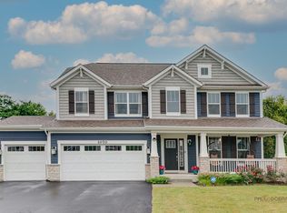 1070 Avery Ridge Cir, Lake Zurich, IL 60047