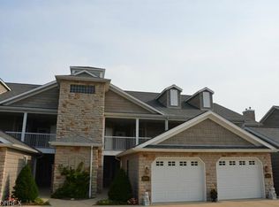 2916 Whispering Shores Dr, Vermilion, OH 44089