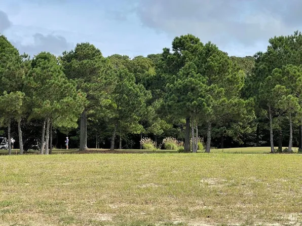 100 Golden Bear Cir, Cape Charles, VA 23310