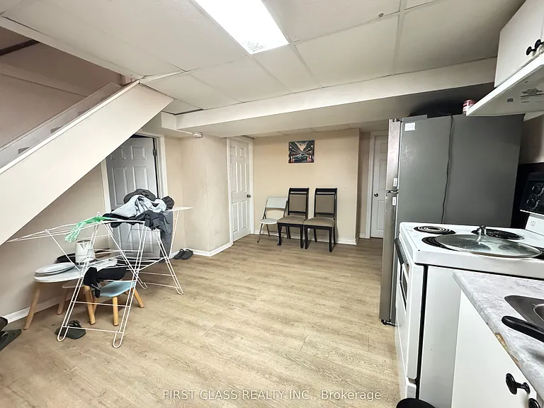11 Ellington Dr #BASEMENT — Photo 5