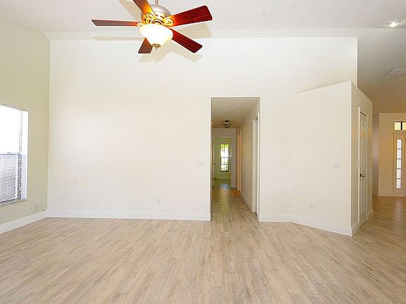 5th image of 2540 Rolling Broak Dr